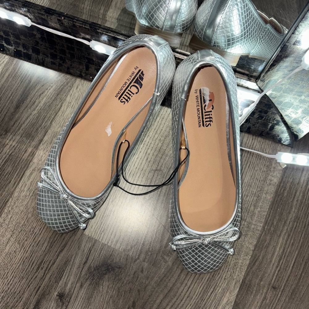 Cliffs by White Mountain Silver Ballet Flats